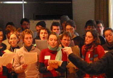 BüSo-Mitglieder und Aktivisten singen auf dem Europaparteitag in Berlin