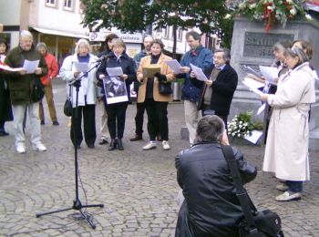Gedenkfeier auf dem Schillerplatz in Mainz