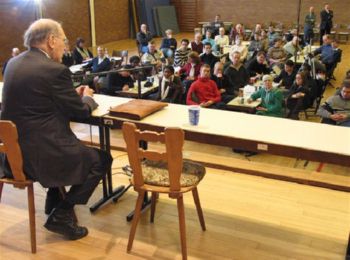 LaRouche spricht auf dem Jahresendseminar in Mainz