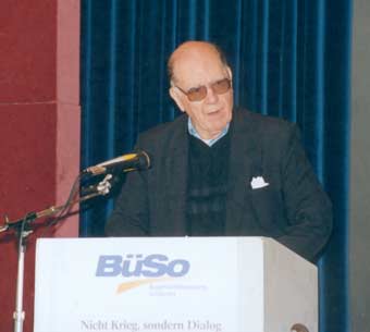 Lyndon LaRouche auf dem Bundesparteitag 2001